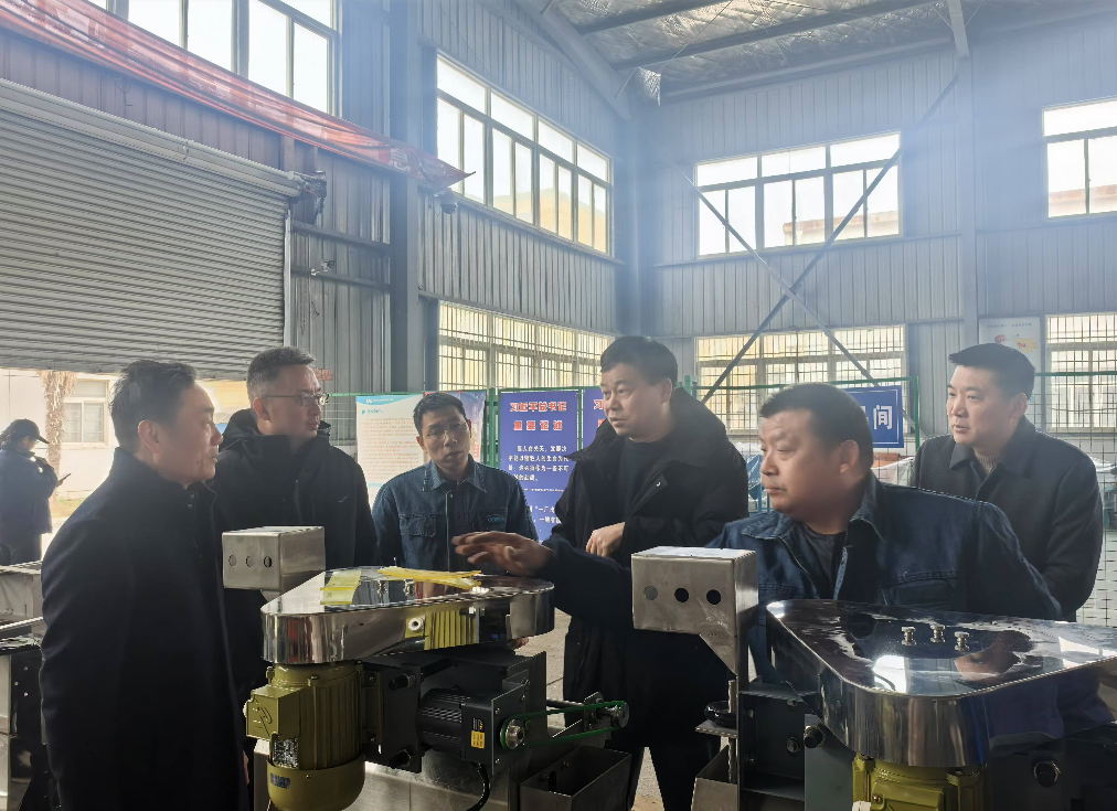 地质装备中心领导深入探矿公司看望职工鼓干劲开新局